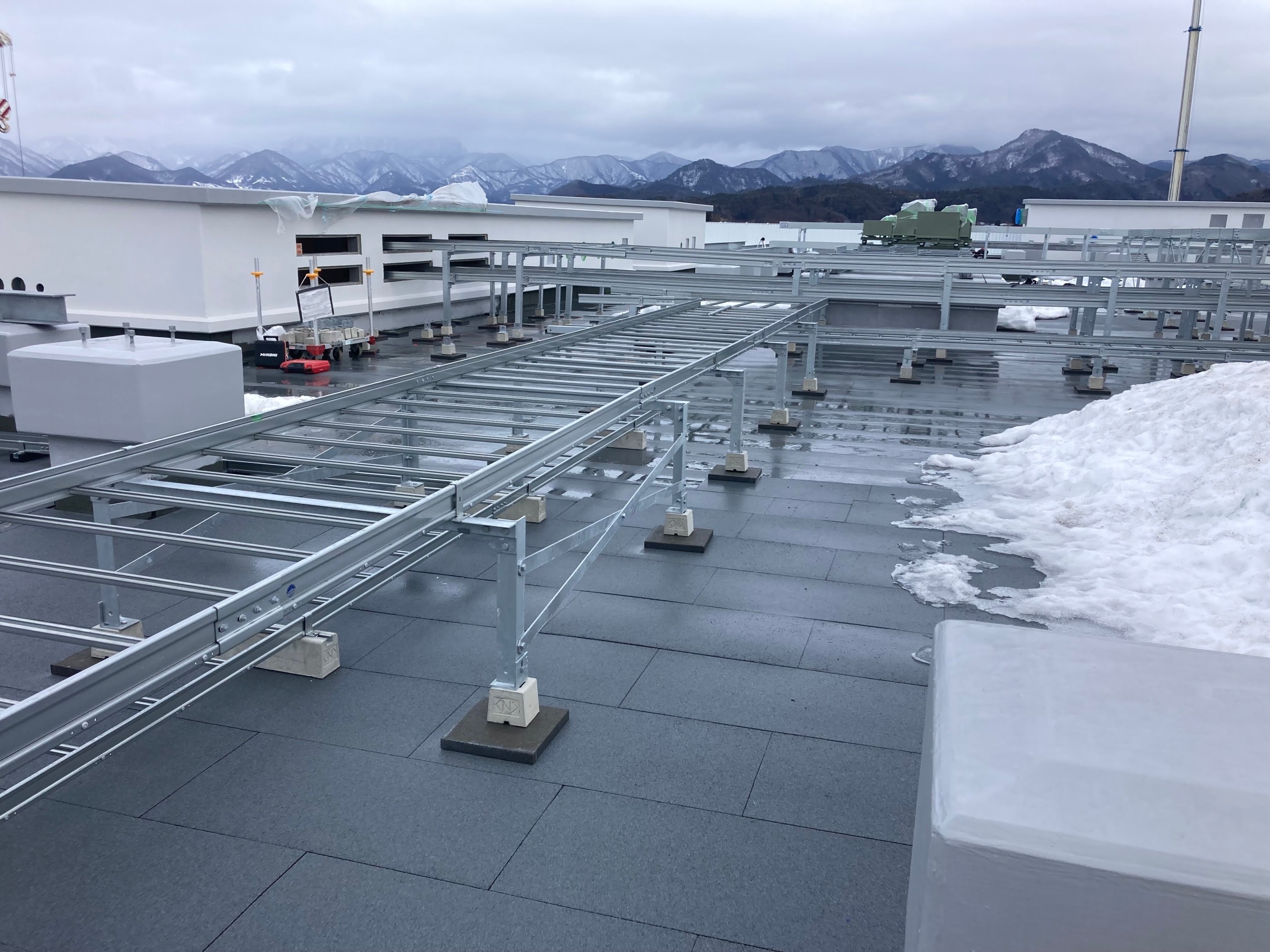 某工場 ケーブルラック支持架台