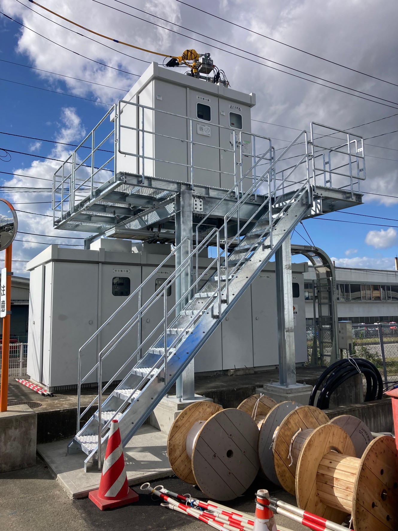 某店舗 キュービクル櫓架台