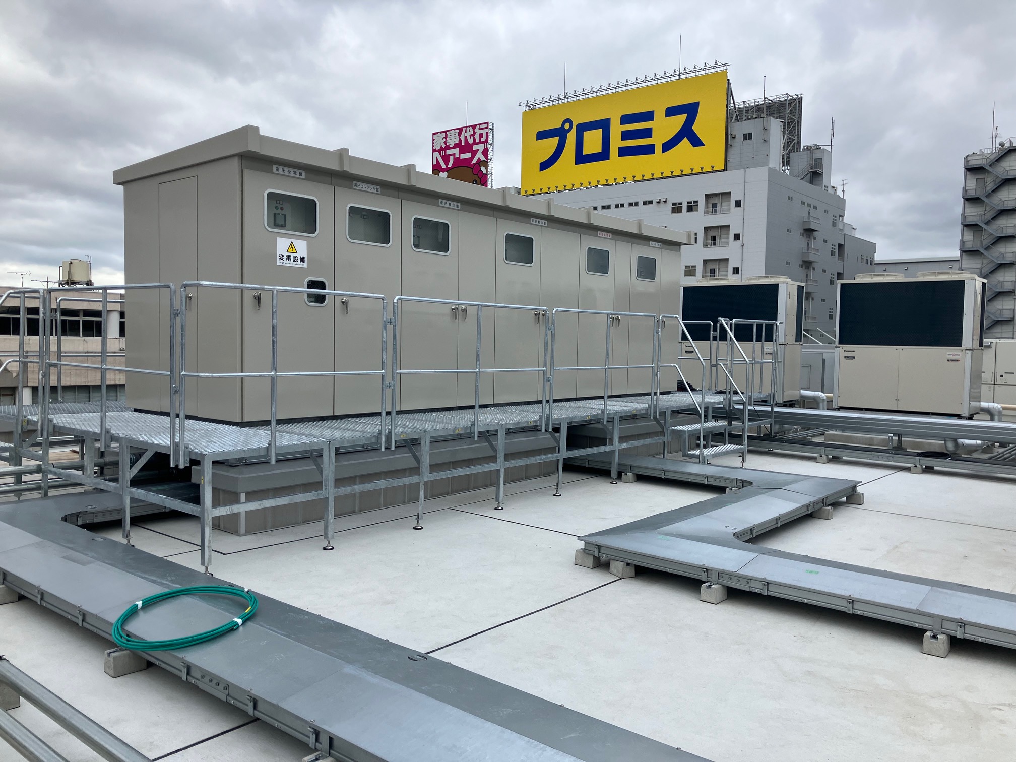 某店舗 キュービクル兼点検歩廊