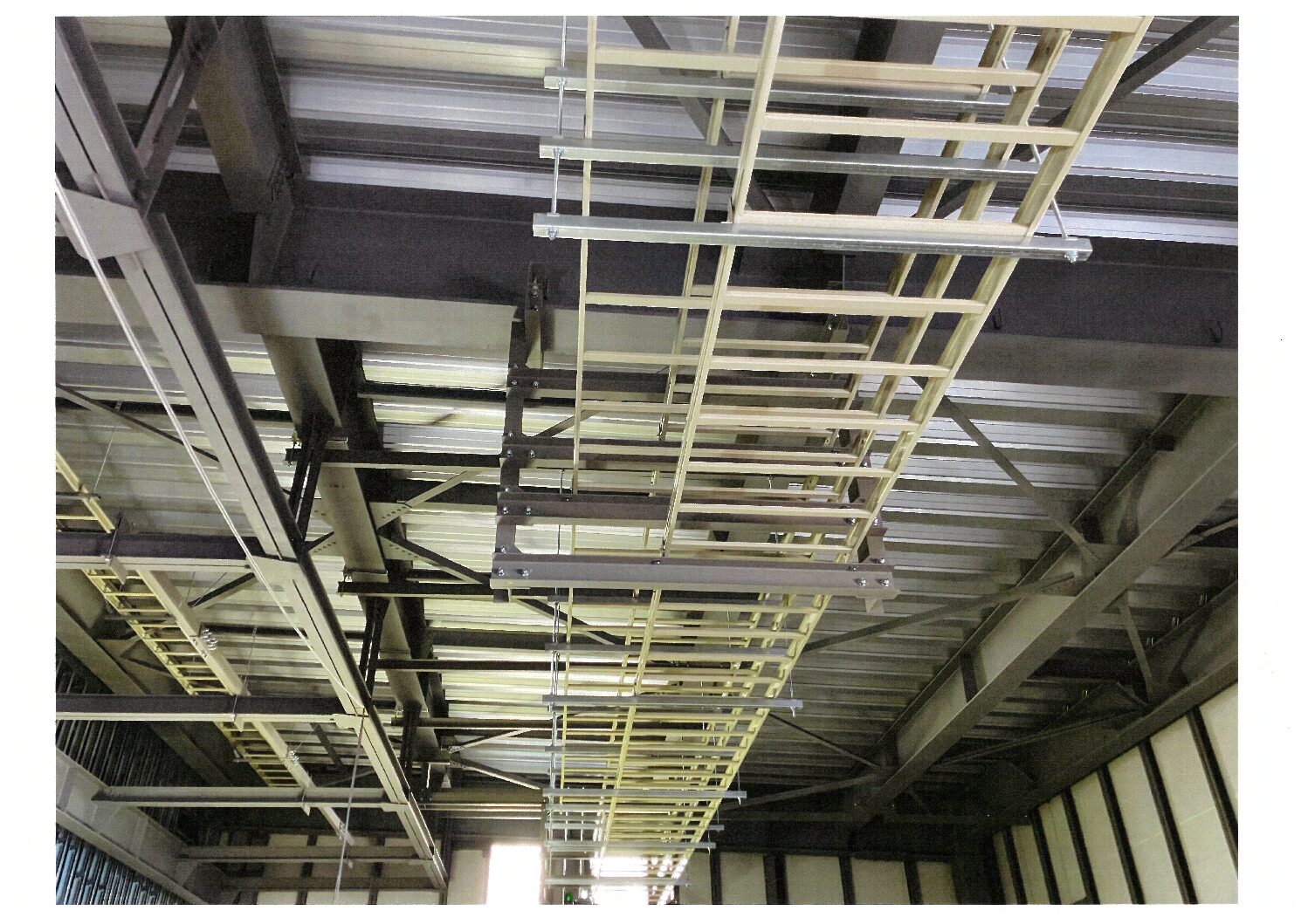 某工場 ケーブルラック耐震架台