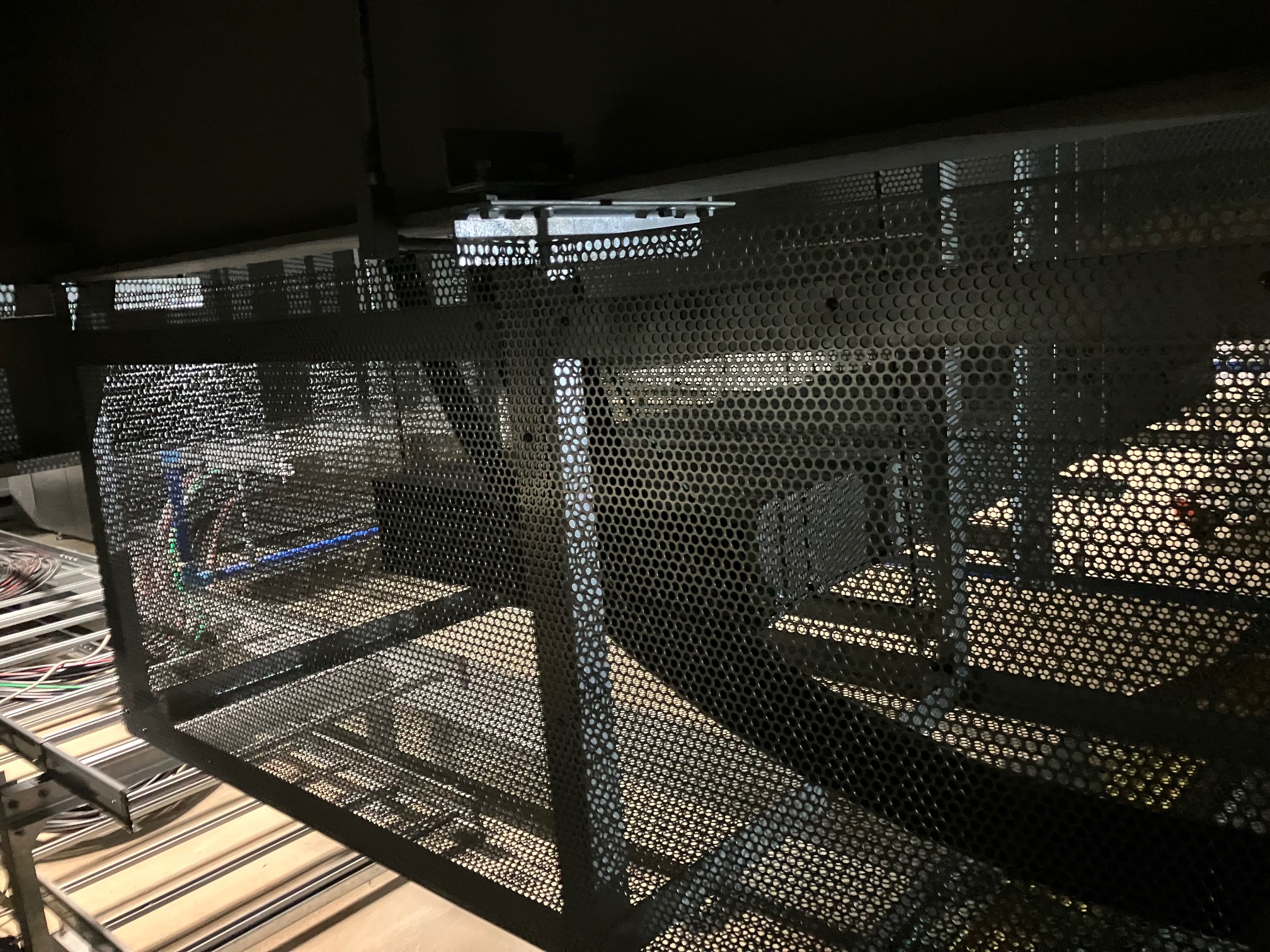 某データセンター 保護フェンス