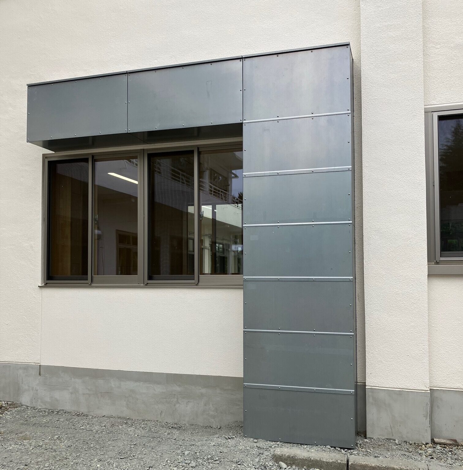 公共学習施設 屋外ワイヤリングダクト