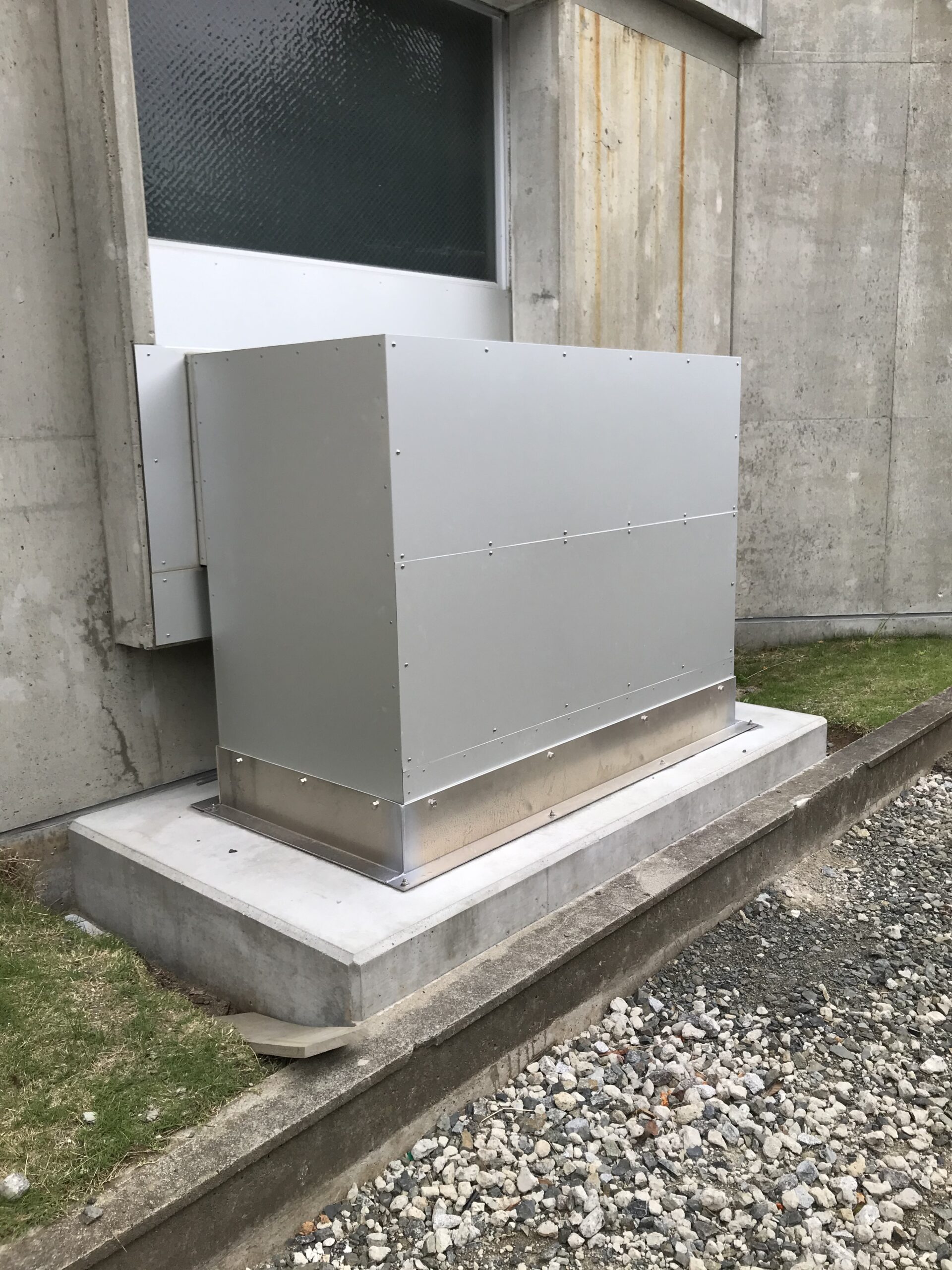 浄水場 アルミ製ワイヤリングダクト