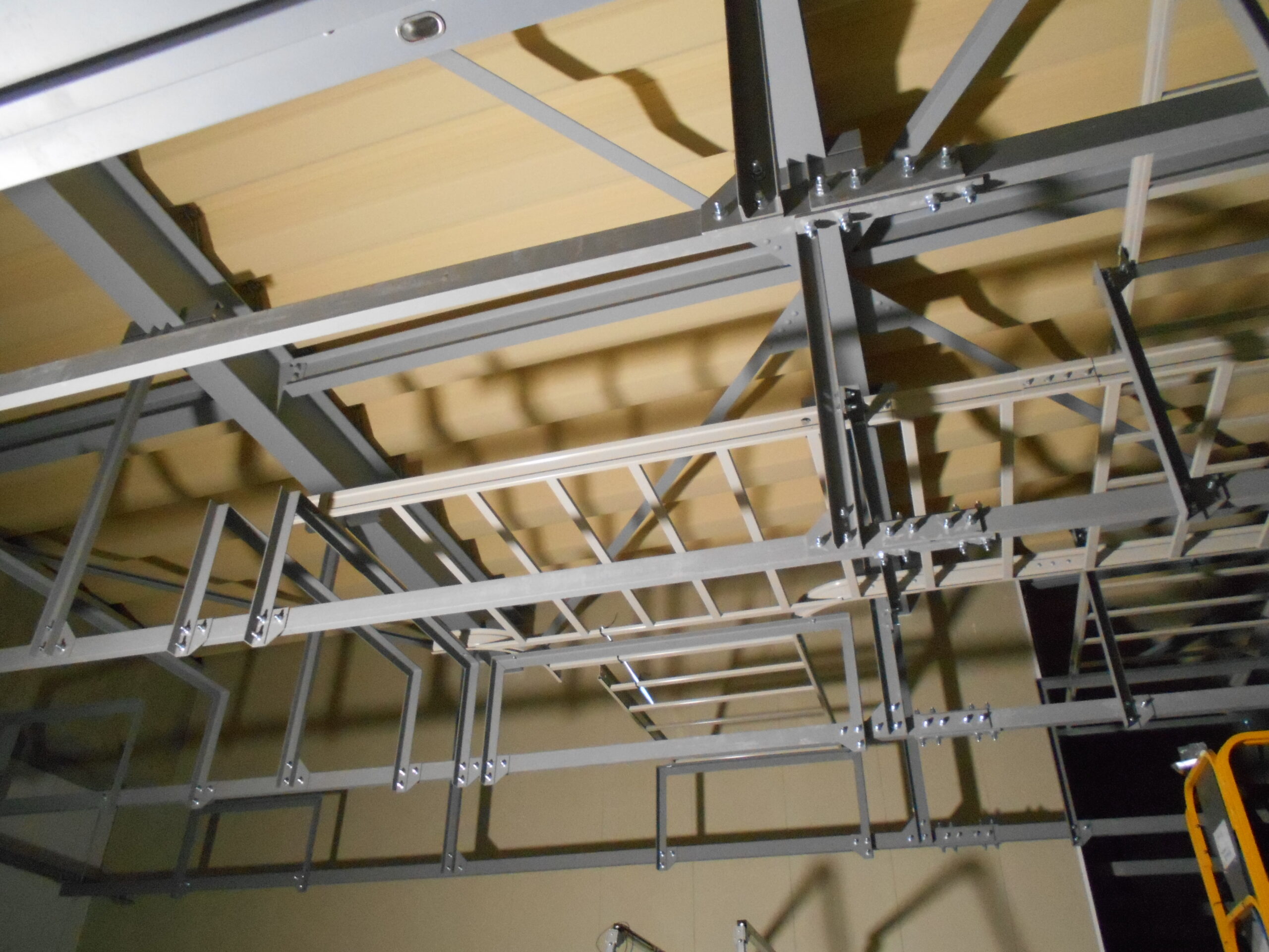 某工場 ブドウ棚兼ケーブルラック支持架台