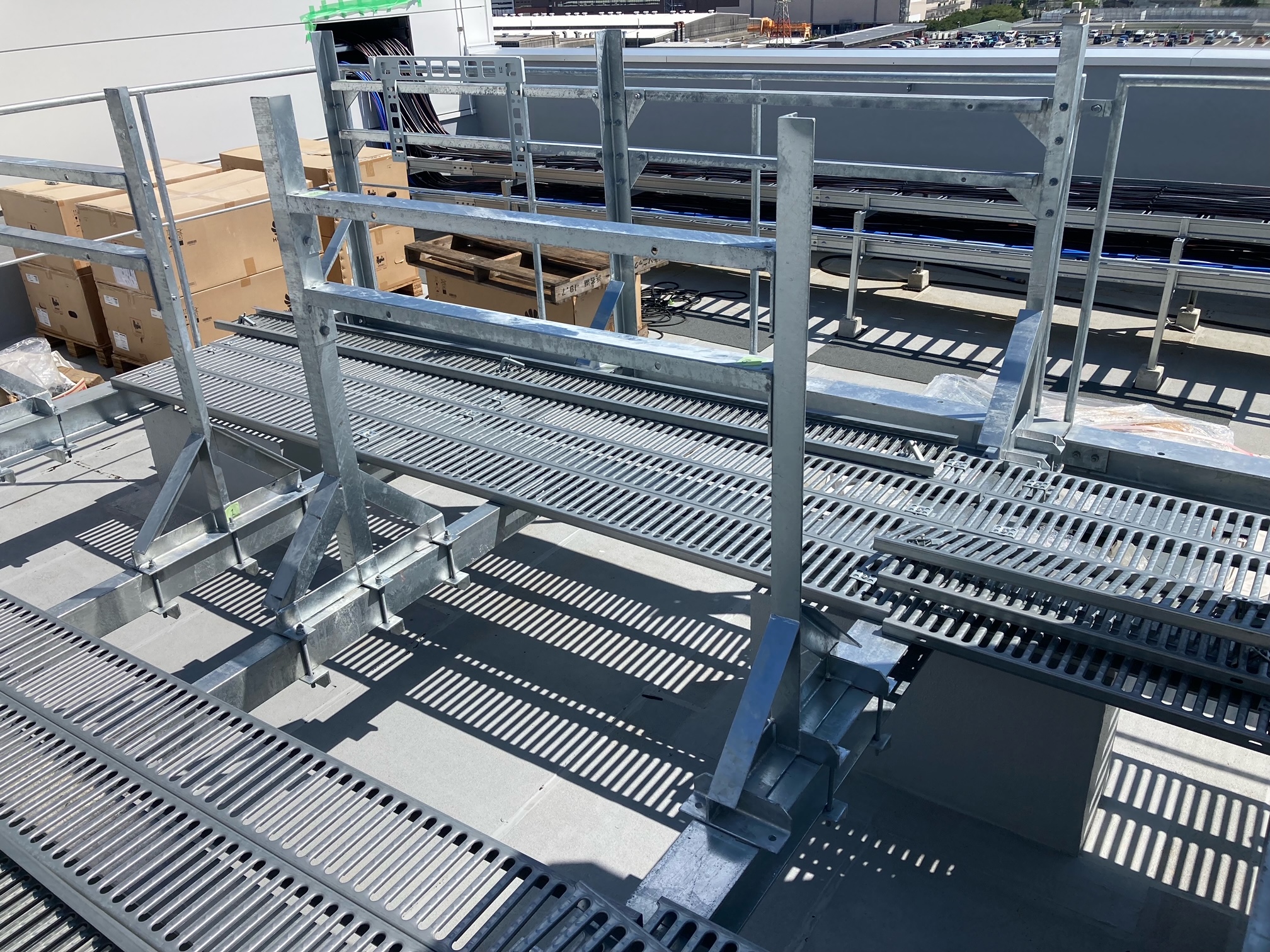 物流倉庫 パワーコンディショナー用架台