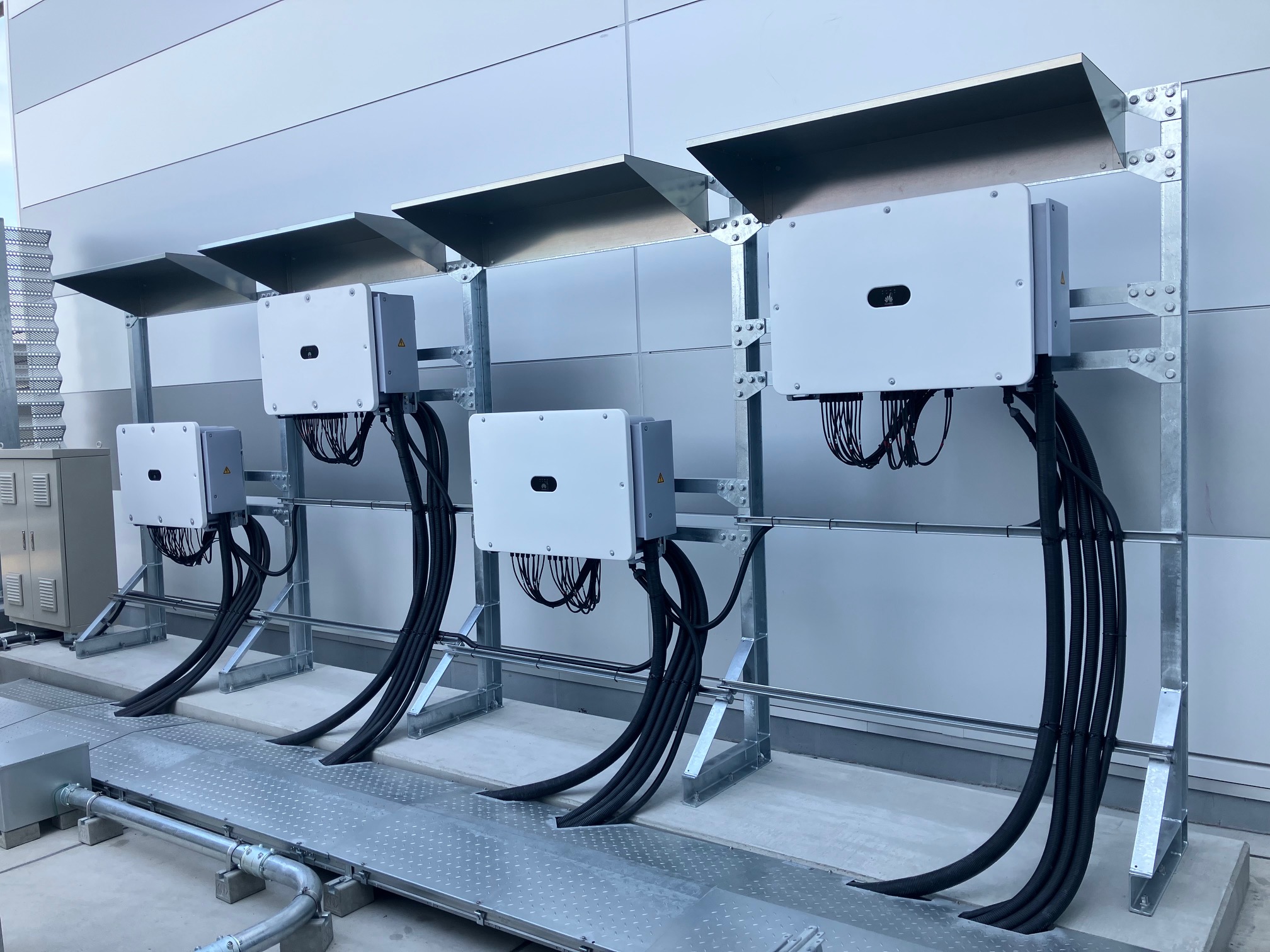 某物流倉庫 パワーコンディショナー用架台