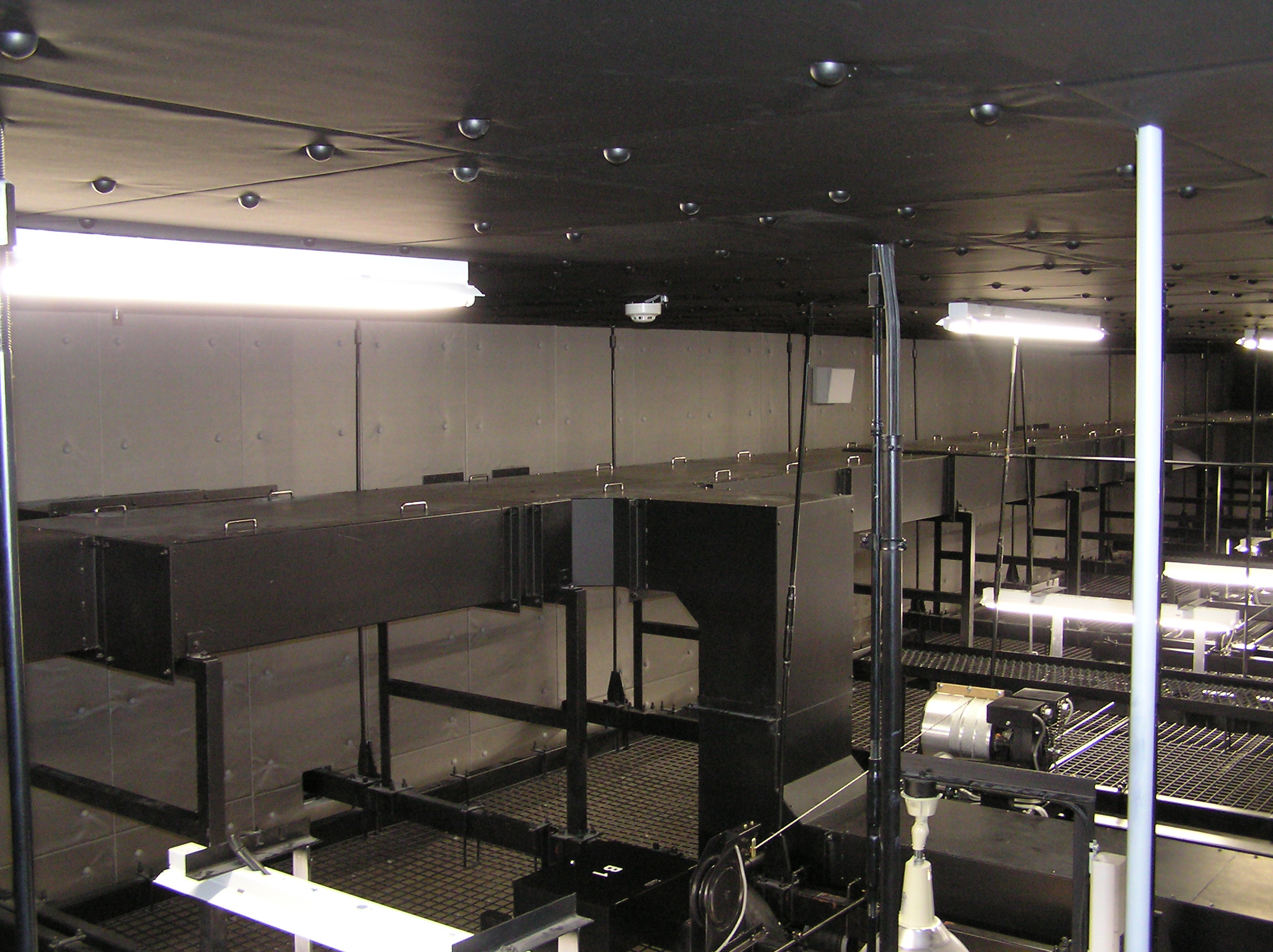 某放送局　ワイヤリングダクト