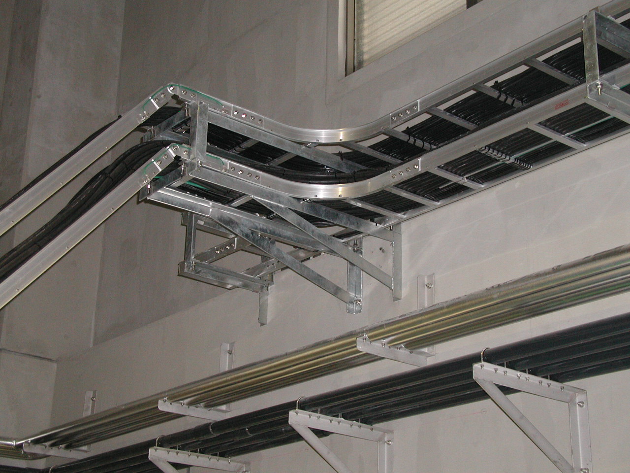 ケーブルラック支持架台